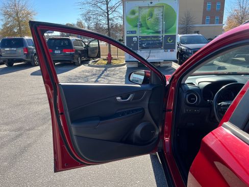 Used 2021 Hyundai Kona Limited image 25