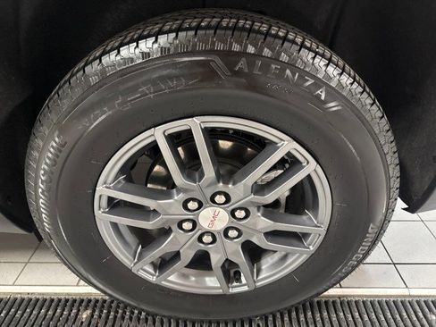 Used 2025 GMC Acadia Elevation image 11