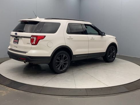 Used 2019 Ford Explorer XLT w/ Equipment Group 202A AWD/4WD image 5