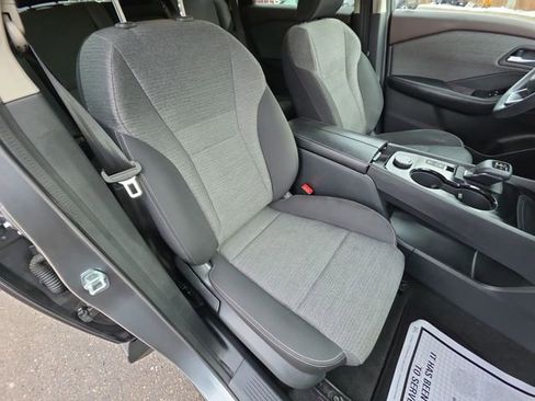 Certified 2022 Nissan Rogue SV image 26