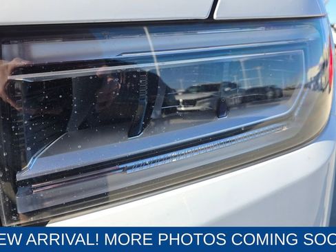 Used 2022 GMC Acadia SLT w/ Elevation Edition image 9