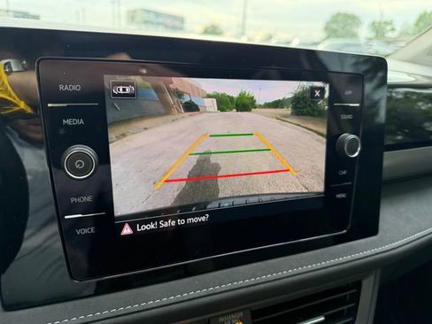 New 2026 Volkswagen Taos SE image 13