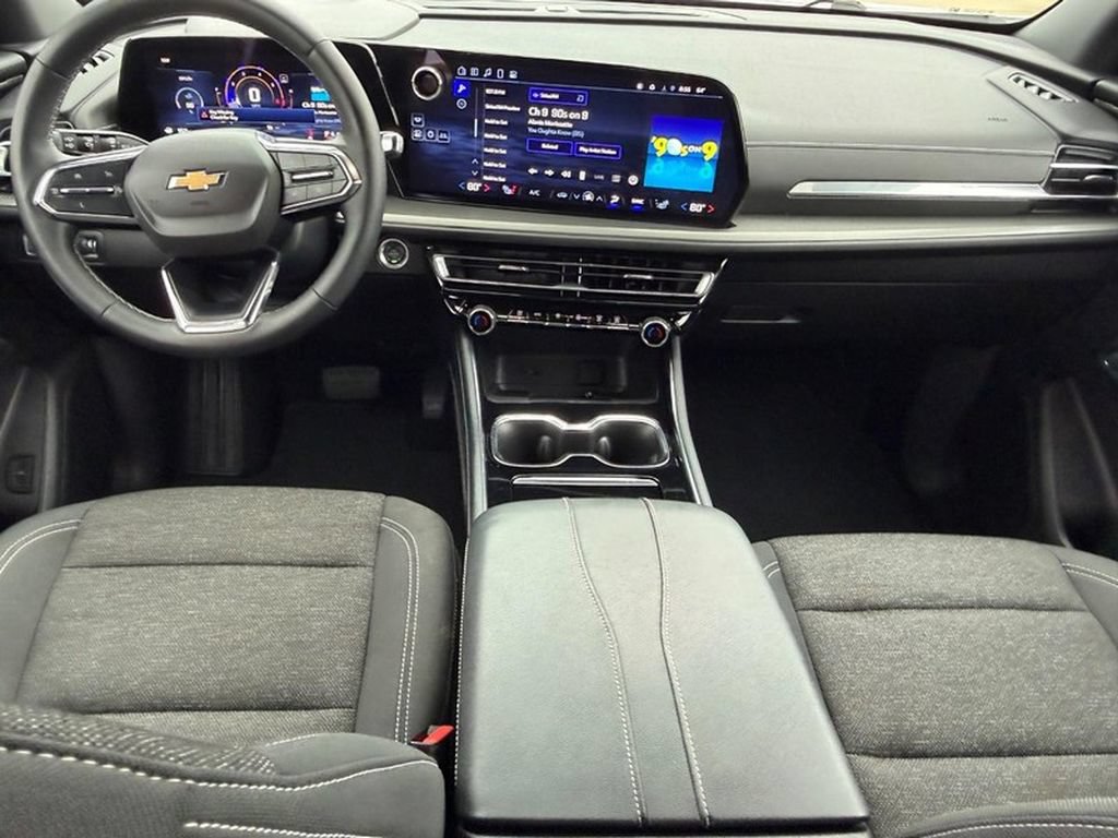 Used 2024 Chevrolet Traverse LT w/ Trailering Package AWD/4WD image 12