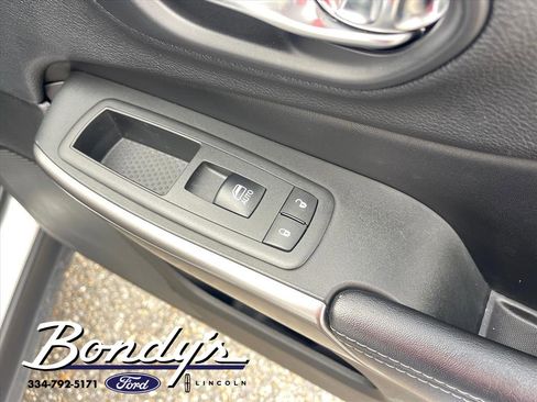 Used 2019 Jeep Cherokee Limited w/ Luxury Group image 20