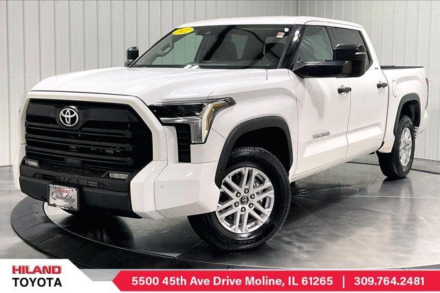 Used 2022 Toyota Tundra SR5 w/ SR5 Convenience Package AWD/4WD image 1