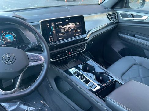 Used 2025 Volkswagen Atlas Cross Sport SE image 37