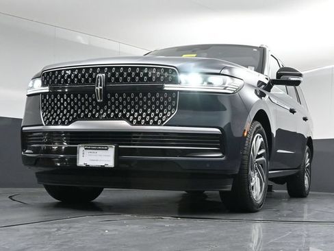 Certified 2025 Lincoln Navigator Reserve AWD/4WD image 40