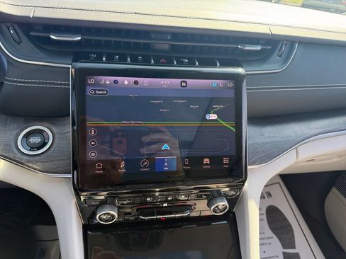 Used 2021 Jeep Grand Cherokee L Overland w/ Luxury Tech Group IV image 19