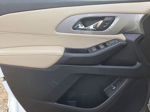 Used 2023 Chevrolet Traverse LT image 17