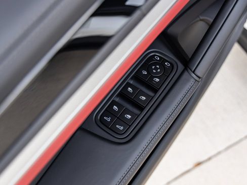 Certified 2025 Porsche Cayenne AWD/4WD image 22