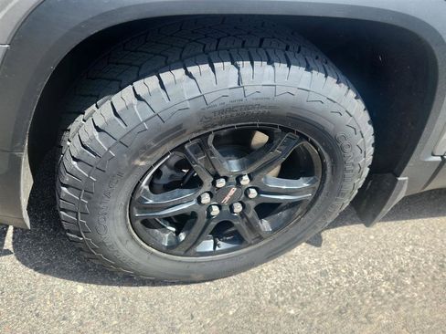 Used 2023 GMC Acadia AT4 w/ Technology Package AWD/4WD image 9