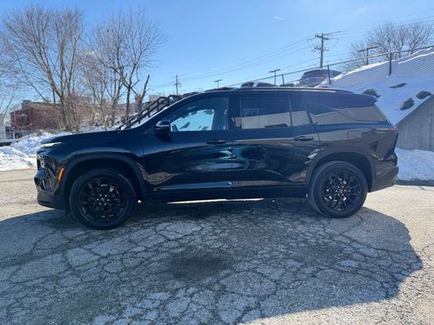 Used 2026 Chevrolet Traverse LT w/ Midnight/Sport Edition image 3