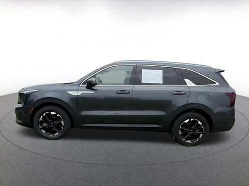 Used 2024 Kia Sorento S FWD image 9