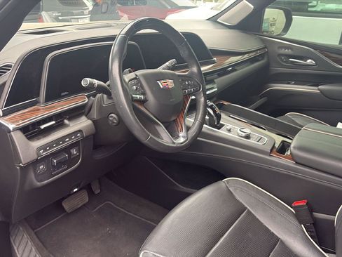Used 2022 Cadillac Escalade ESV Premium Luxury w/ Performance Package AWD/4WD image 4