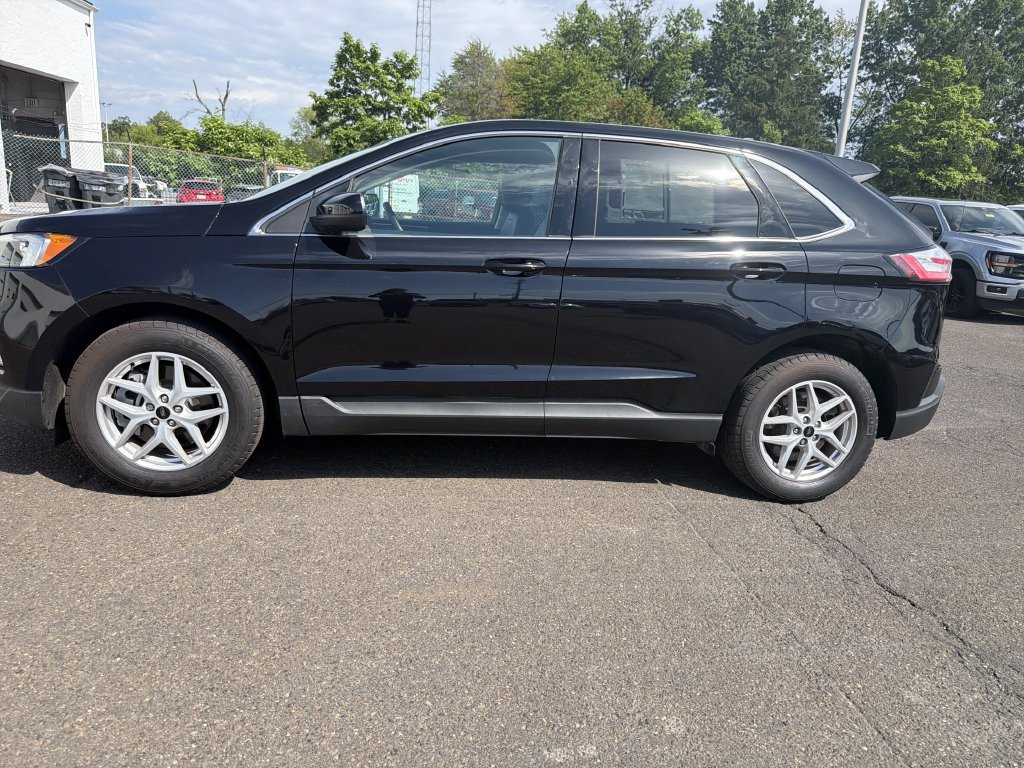 Used 2024 Ford Edge SEL w/ Convenience Package AWD/4WD image 2