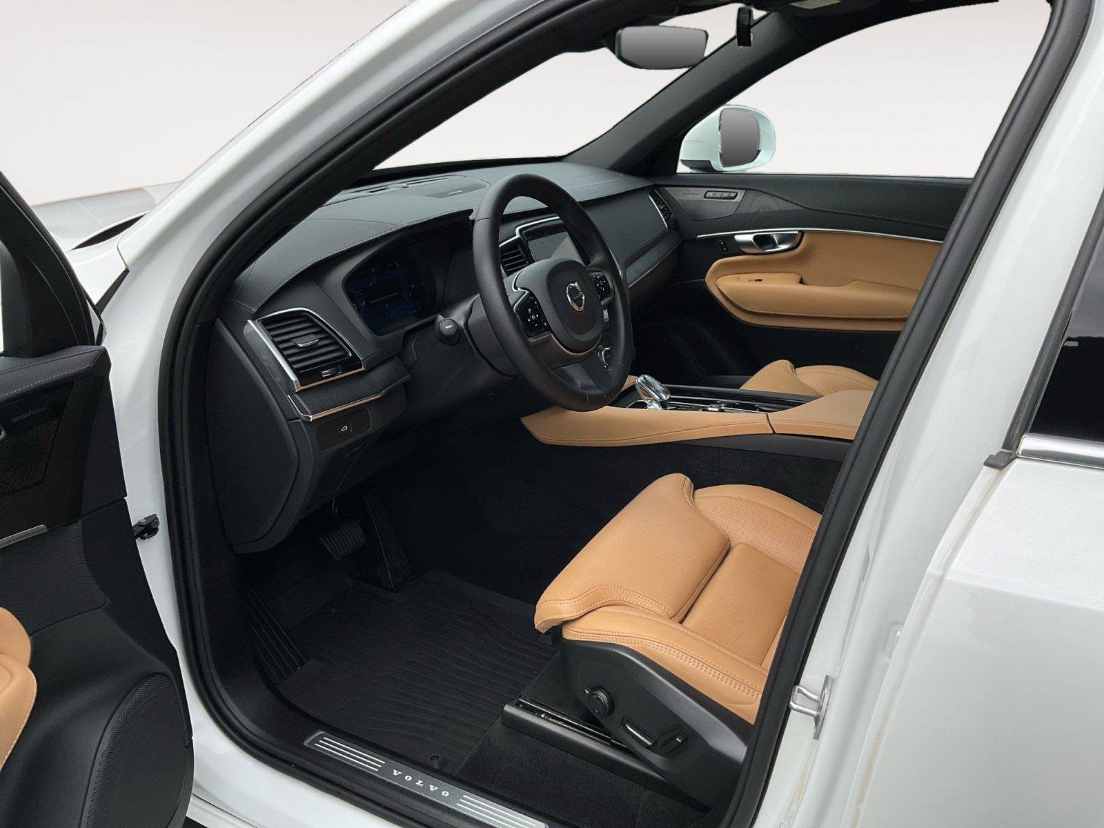 Certified 2024 Volvo XC90 B6 Ultimate w/ Protection Package Premier AWD/4WD image 9