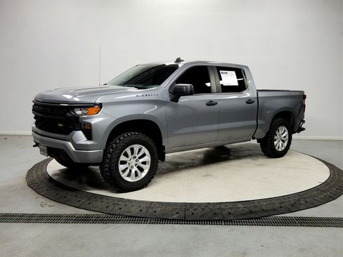 Used 2024 Chevrolet Silverado 1500 Custom image 3