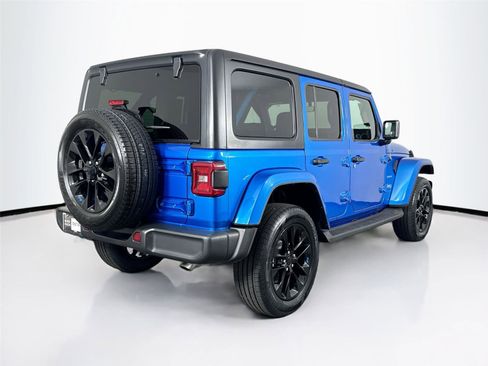 Used 2022 Jeep Wrangler Unlimited Sahara image 2