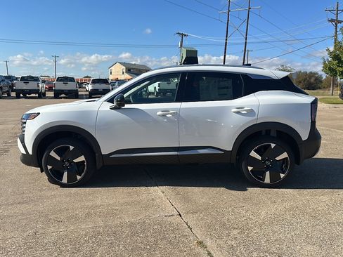 New 2026 Nissan Kicks SR image 5