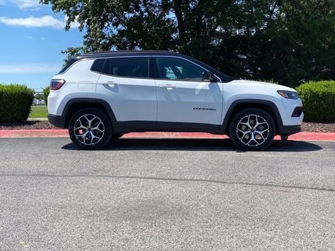 Used 2026 Jeep Compass Limited AWD/4WD image 2