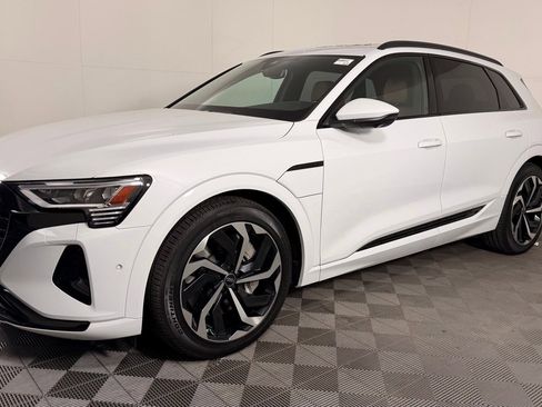 Certified 2024 Audi Q8 e-tron Premium Plus AWD/4WD image 4