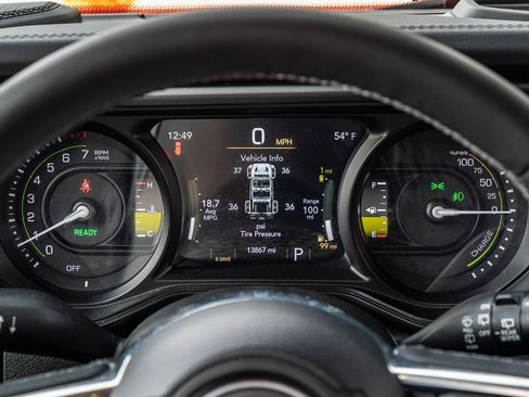 Used 2025 Jeep Wrangler Unlimited Sahara w/ Safety Group image 31