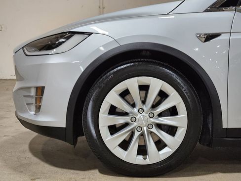 Used 2018 Tesla Model X 75D image 5