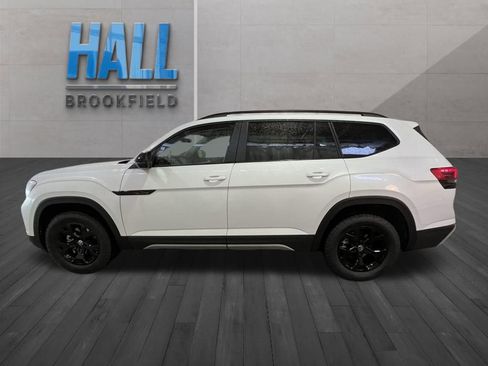 New 2026 Volkswagen Atlas Peak Edition AWD/4WD image 2
