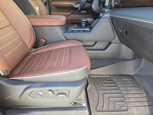 Used 2025 GMC Sierra 1500 Denali Ultimate image 17