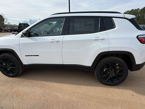 New 2026 Jeep Compass Latitude image 11