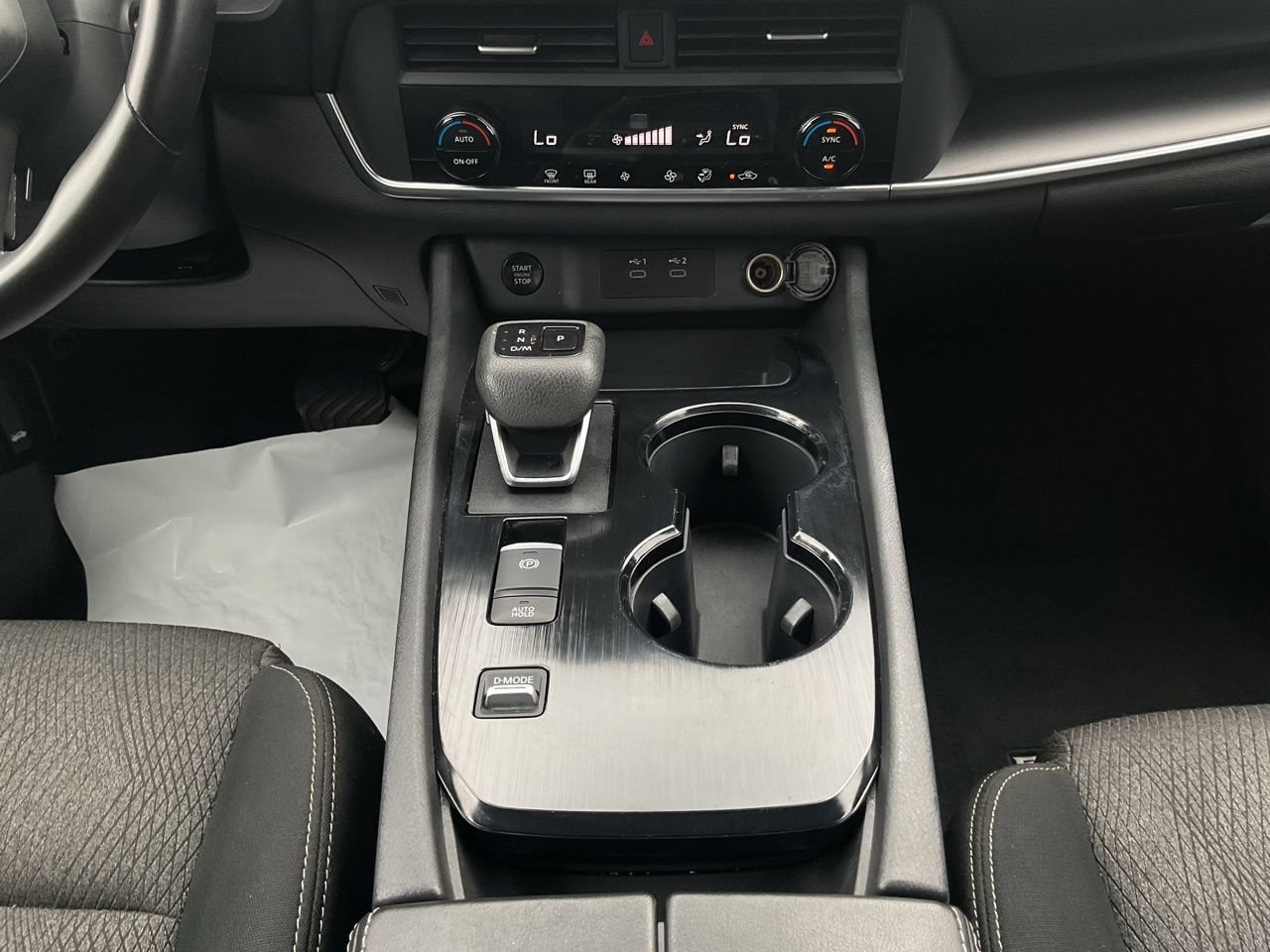 Used 2025 Nissan Rogue SV FWD image 14