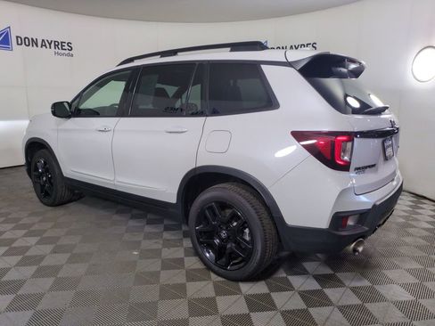Certified 2024 Honda Passport Black Edition image 4