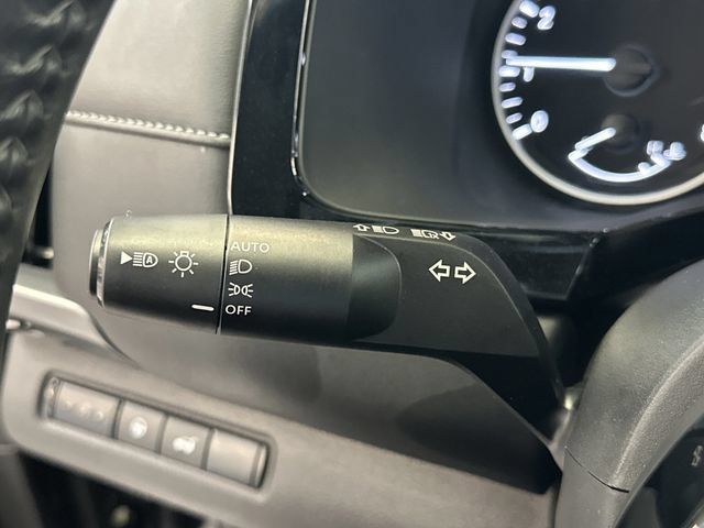 Used 2025 Nissan Pathfinder SL AWD/4WD image 37