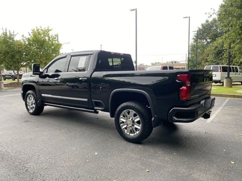 Used 2024 Chevrolet Silverado 2500 High Country w/ High Country Premium Package AWD/4WD image 7