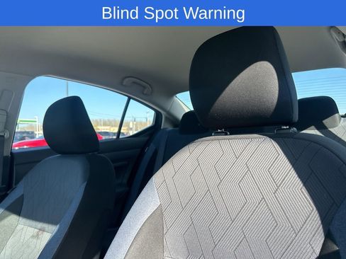 Used 2025 Nissan Versa SV image 6