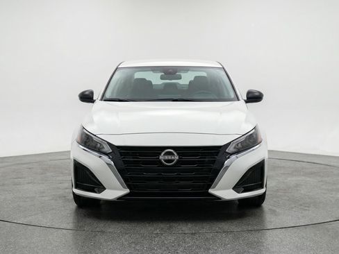 Used 2025 Nissan Altima 2.5 SV image 2