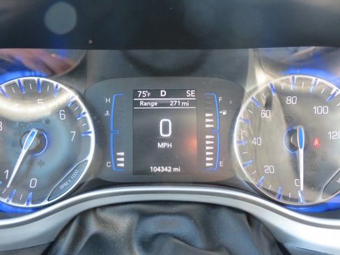 Used 2020 Chrysler Pacifica Touring w/ S Appearance Package image 16