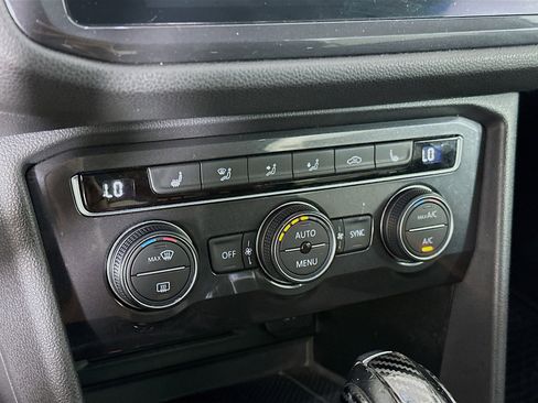 Used 2020 Volkswagen Tiguan SE w/ Panoramic Sunroof Package FWD image 22