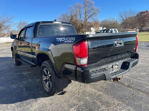 Used 2017 Toyota Tacoma TRD Sport image 2