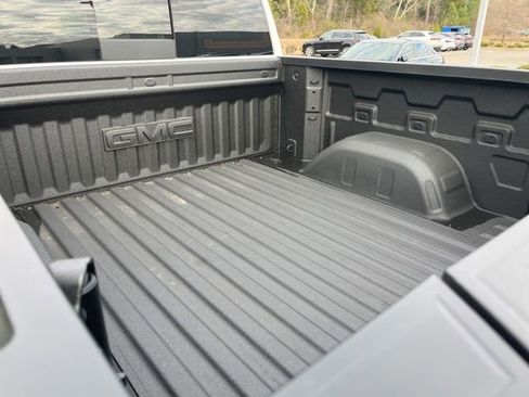 Used 2025 GMC Sierra 1500 AT4 w/ AT4 Premium Package image 30