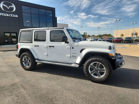 Used 2019 Jeep Wrangler Unlimited Sahara AWD/4WD image 8