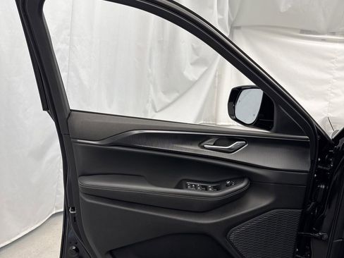 New 2025 Jeep Grand Cherokee Altitude image 12