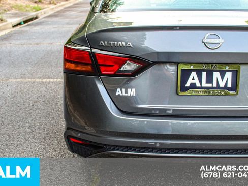 Used 2025 Nissan Altima 2.5 SV FWD image 13