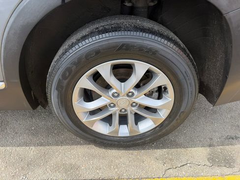 Used 2019 Hyundai Santa Fe SE FWD image 6