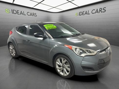 Used 2016 Hyundai Veloster FWD image 3