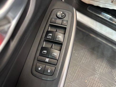 Used 2019 Jeep Cherokee Limited AWD/4WD image 12