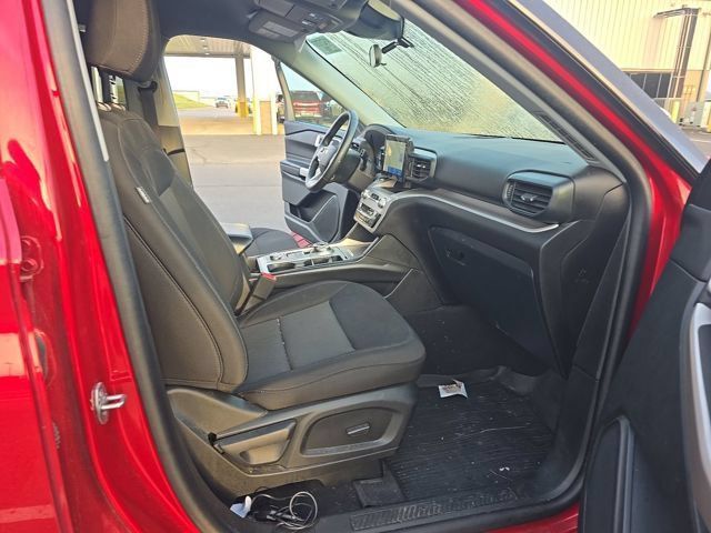Used 2024 Ford Explorer XLT AWD/4WD image 7