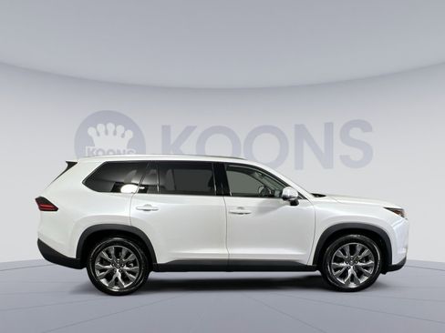 Used 2025 Toyota Grand Highlander AWD image 12
