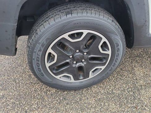 Used 2017 Jeep Renegade Trailhawk image 5