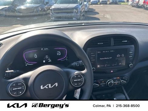 Used 2025 Kia Soul LX image 8